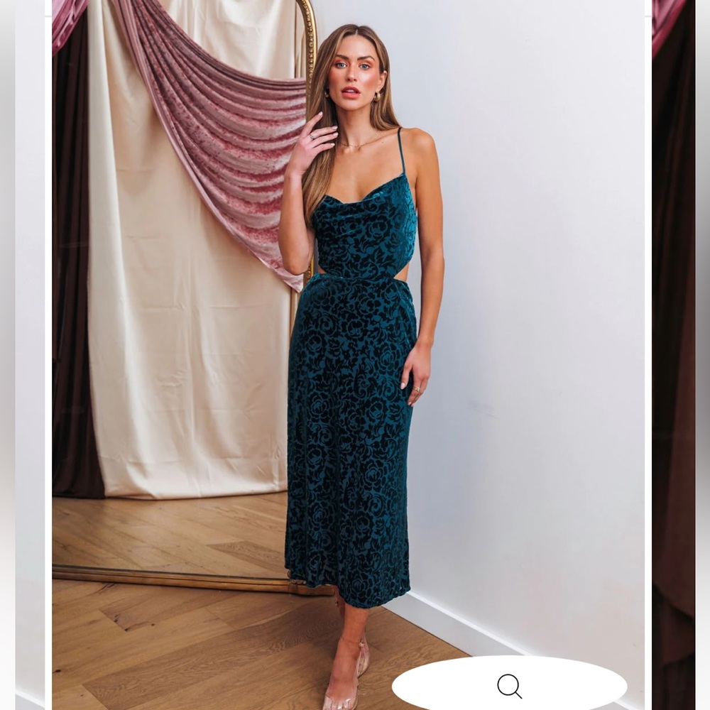 Vici dolls-PRIANA BURNOUT VELVET CUTOUT BACK MIDI DRESS - TEAL